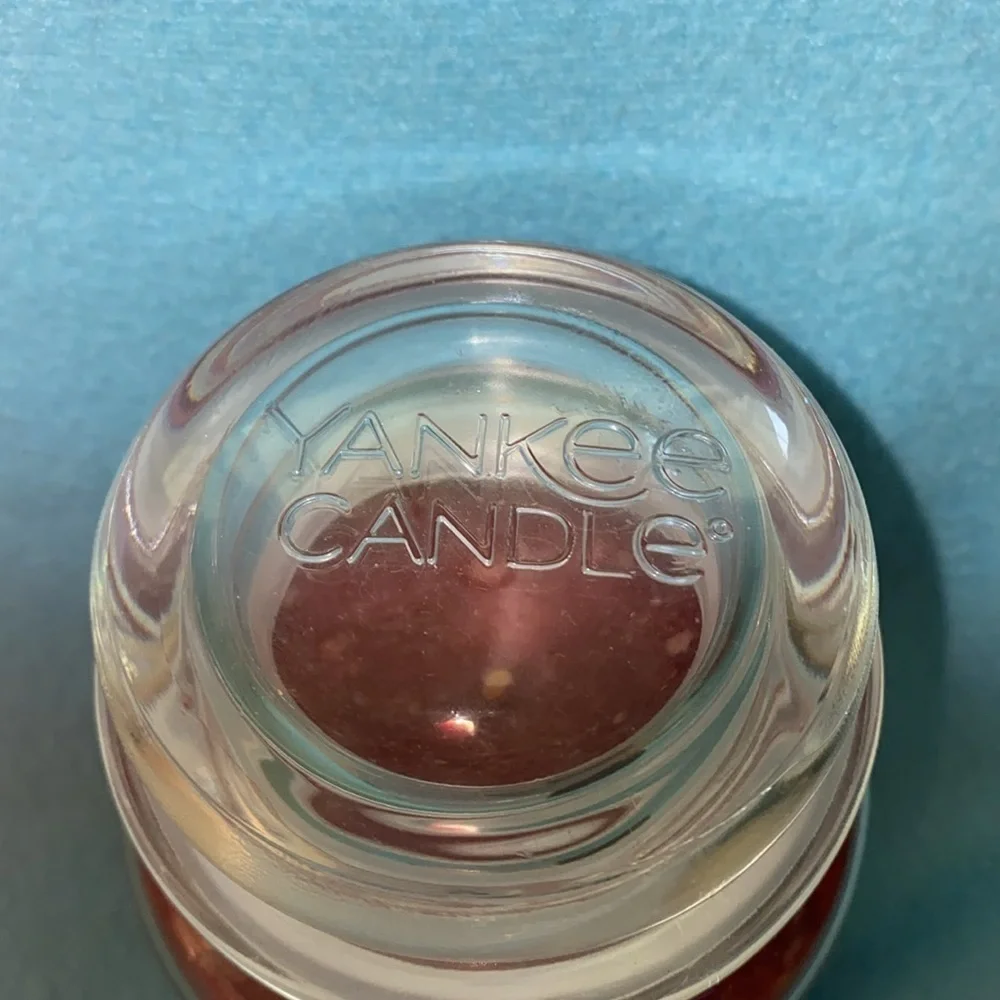 YANKEE Dazzling Red Maple 22 oz. CANDLE RARE SCENT